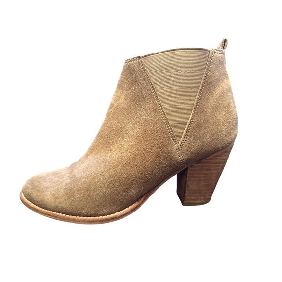 Charles by Charles David Suede Chelsea Ankle Boots Beige Heel sz 10 - Picture 2 of 7